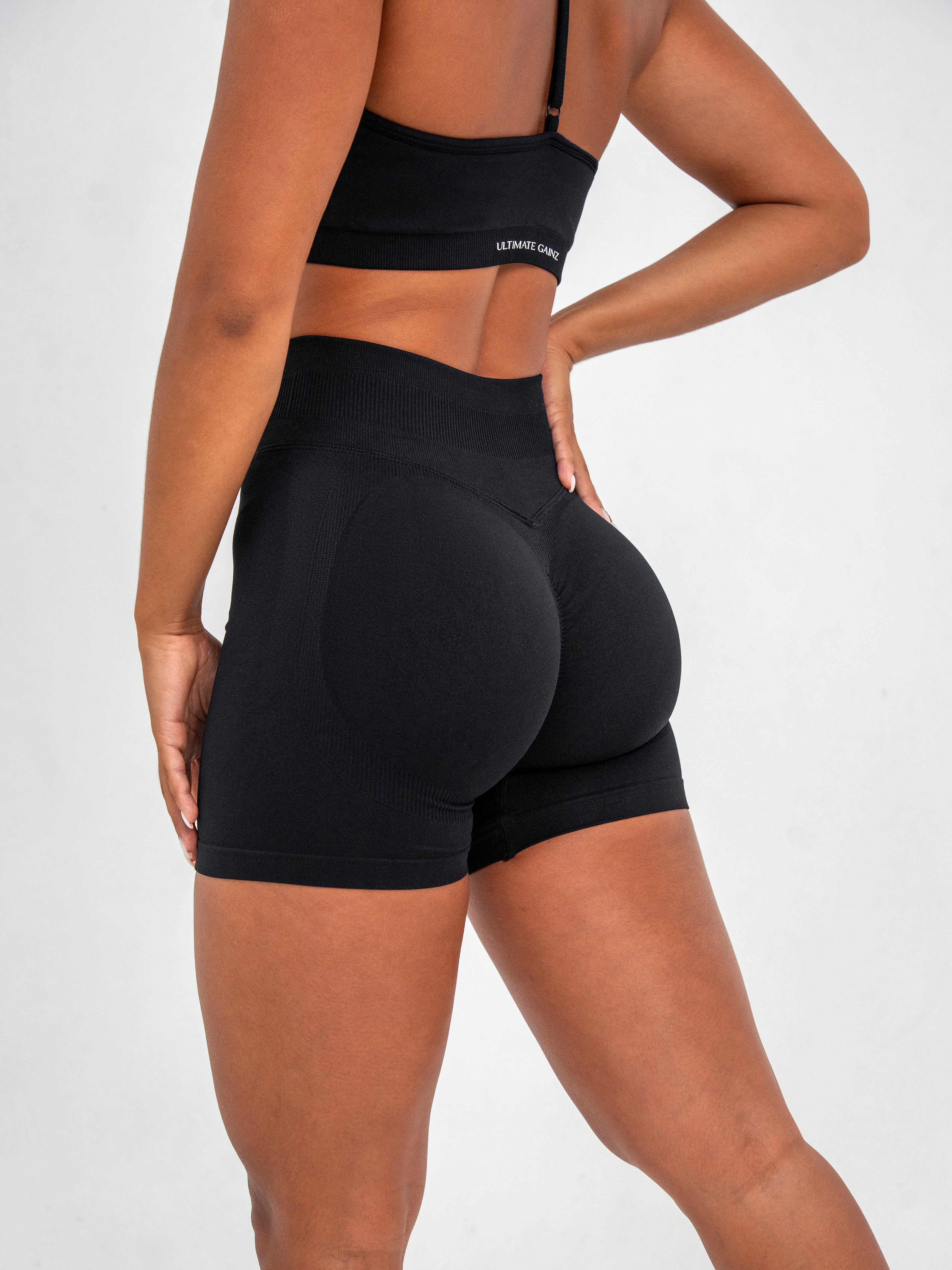 Luna | Premium Seamless Scrunch Short - Zwart